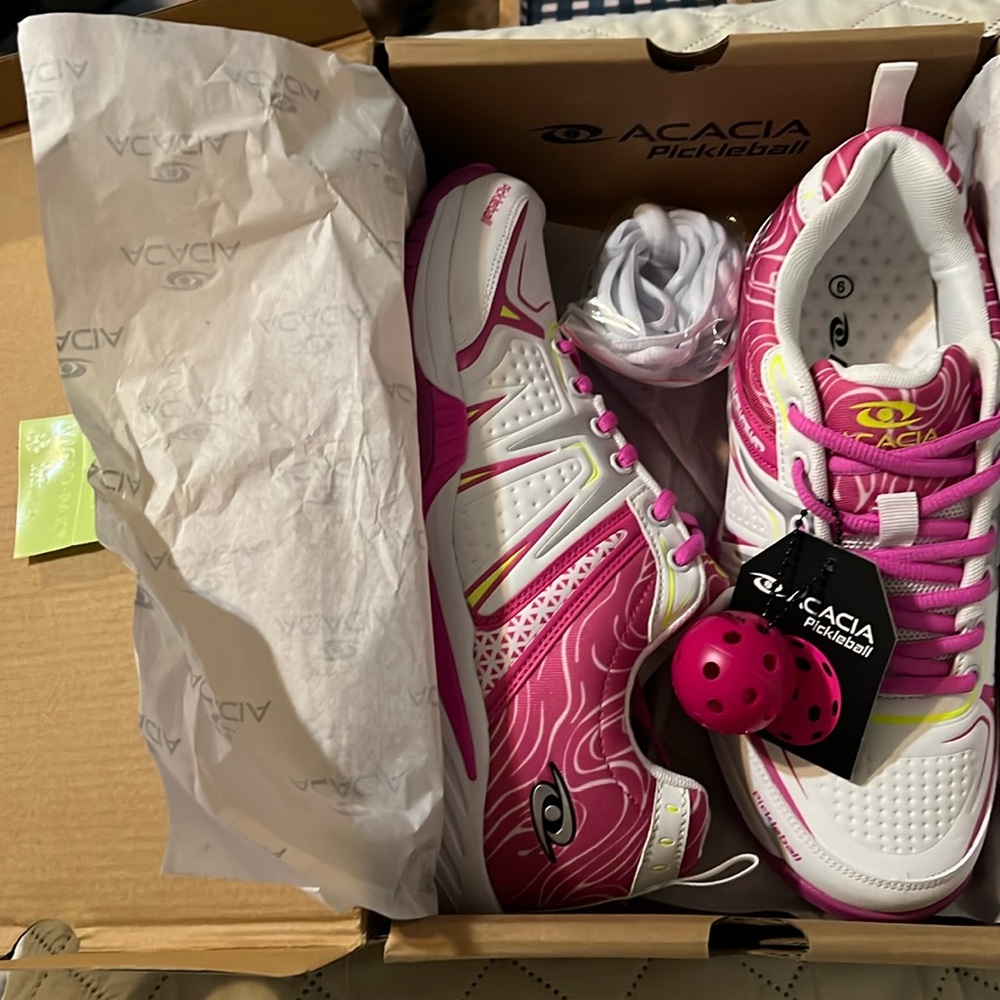Acacia Dink shot pickle ball shoe